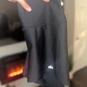Alo yoga airlift shorts size large excellent condition